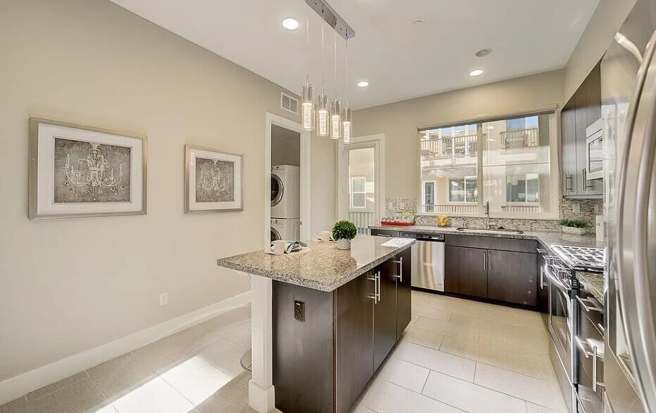 Building Photo - 2415 Stearman Ct