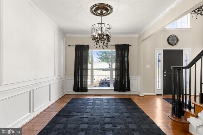 Building Photo - 9201 Golf Ct