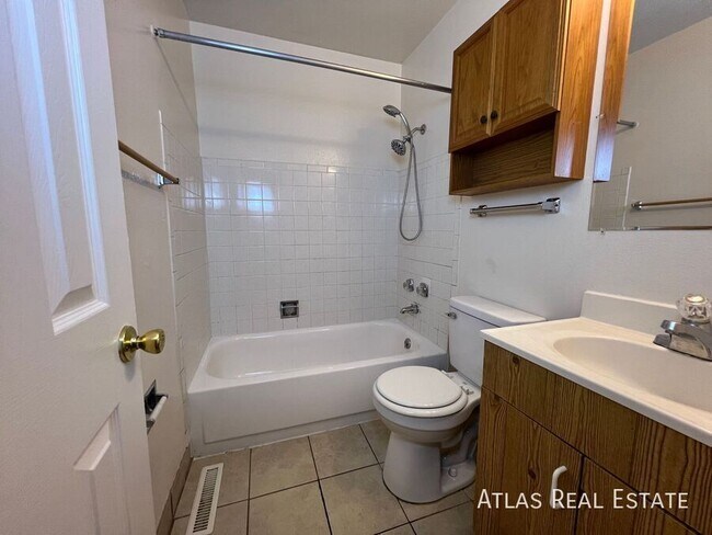 Building Photo - 4340 Ericson Dr