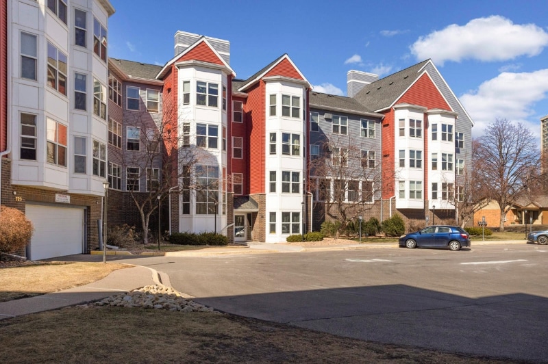 Building Photo - 720 3rd Ave NE