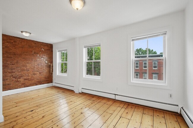 Building Photo - 224 8th St