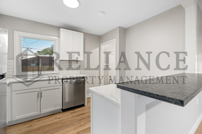 Building Photo - 2548 N Somerset Ave