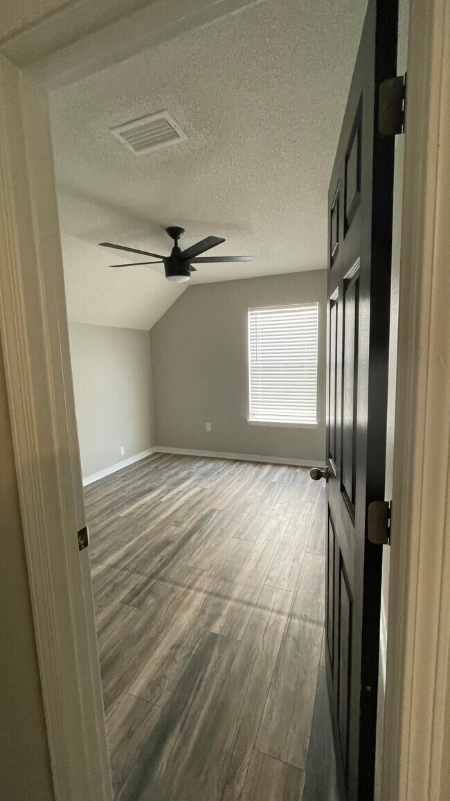Building Photo - 463 Sandy Ridge Cir