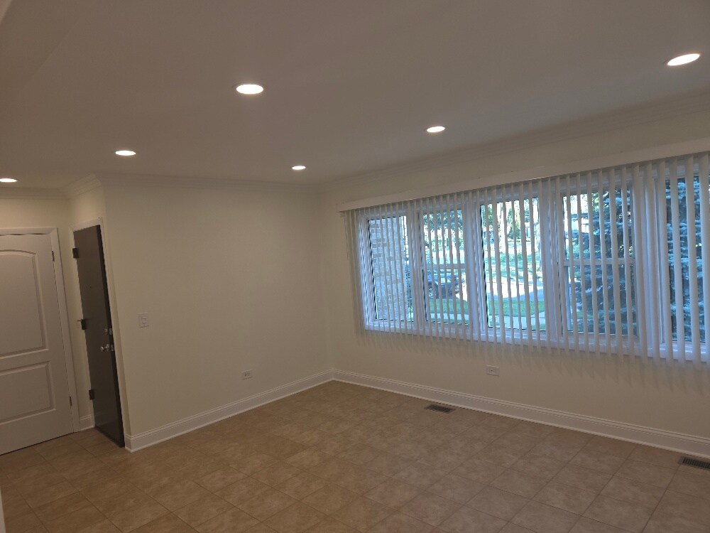 Building Photo - 826 E Capri Dr
