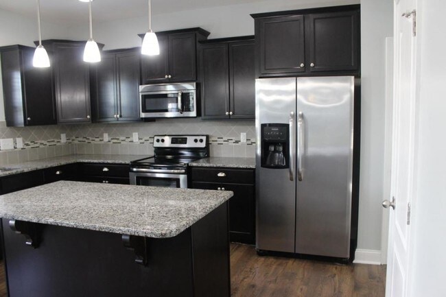 Building Photo - 648 Stonebriar Ave