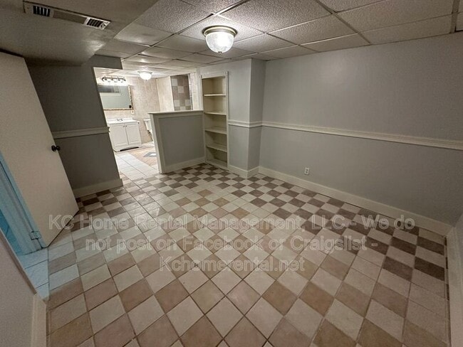 Building Photo - 10700 E 28th Terrace S