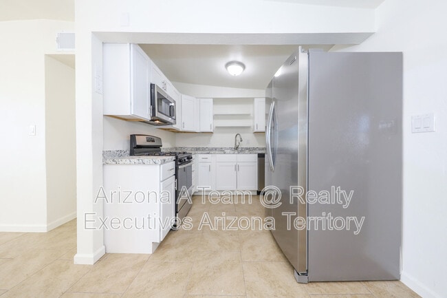 Building Photo - 2012 S Beverly Ave