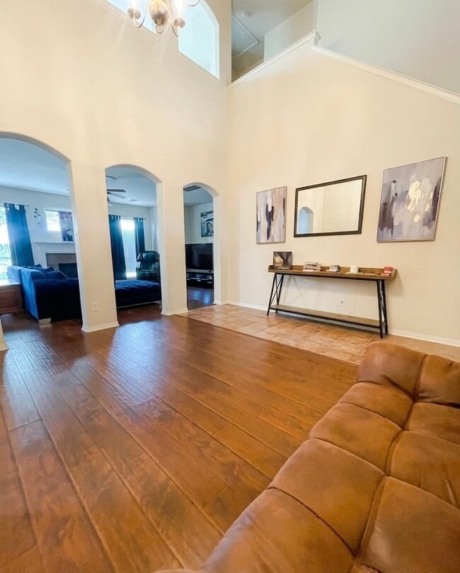 Building Photo - 931 N Sky Dr