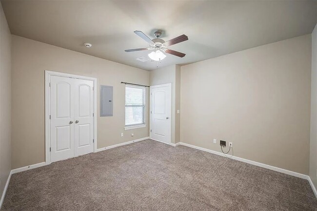 Building Photo - 5600 Campbell Creek Dr