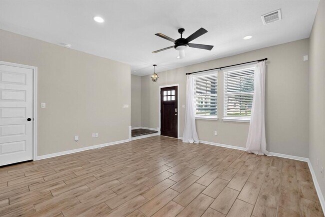 Building Photo - 2025 Arendale Dr