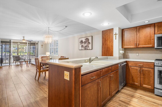 Building Photo - 911 Gardenia Dr