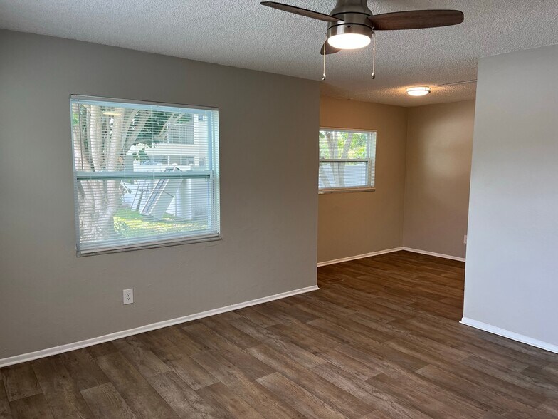 Building Photo - 1 Bed/1 Bath - Unit C1
