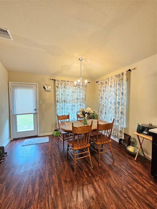 Building Photo - 1608 Monte Vista Dr