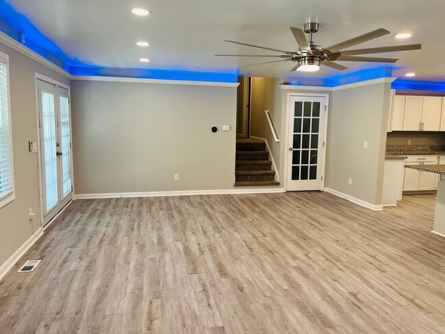 Building Photo - Beautiful 3 bedroom, 3 bathroom with large...