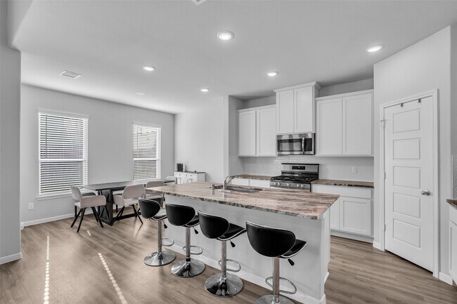 Building Photo - 27108 Kestrel Trl