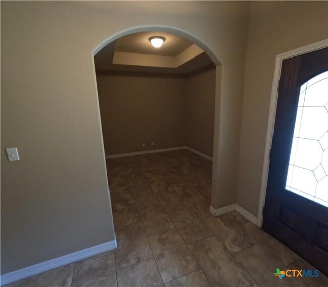 Building Photo - 2902 Lenora Dr
