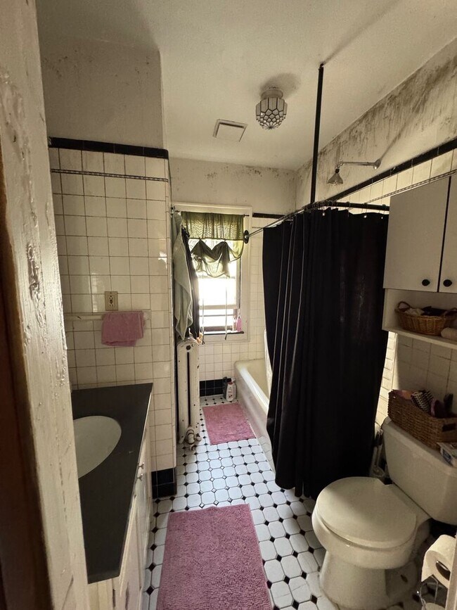 Building Photo - 3216-18 N Marietta