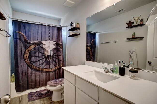 Building Photo - 205 Driftwood Ln