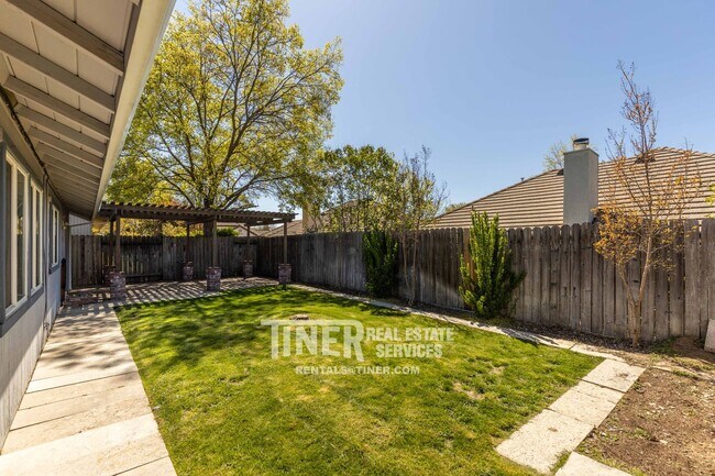 Building Photo - 8052 Phoebe Way