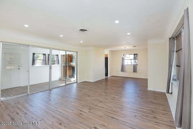 Building Photo - 2425 Heritage Dr