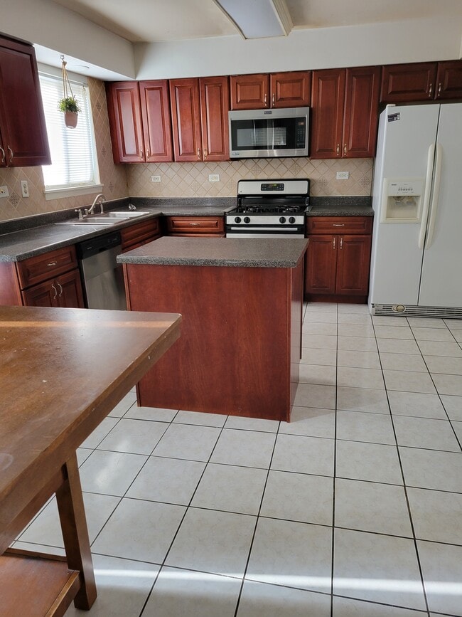 Building Photo - 778 Stanford Ln