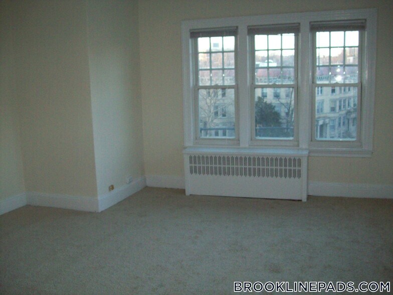 Building Photo - 1223 Beacon St
