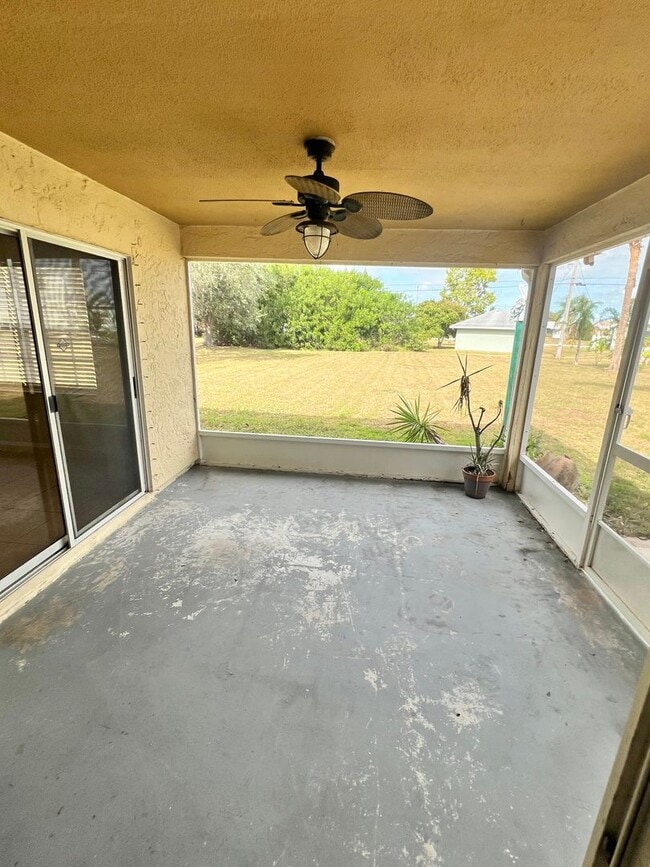 Building Photo - COZY 3 BEDROOM, 2 BATH HOME WITH TILE & LAMINATE THROUGHOUT, PRIVATE SCREENED PATIO