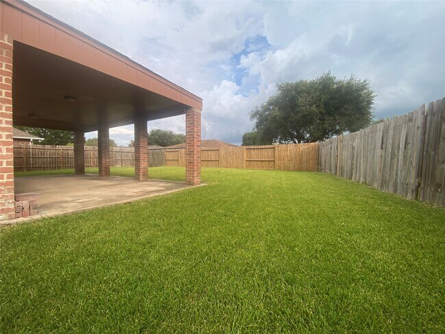 Building Photo - 6527 River Bluff Dr