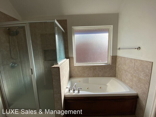 Building Photo - 4 br, 2 bath House - 2405 NW 152nd Street