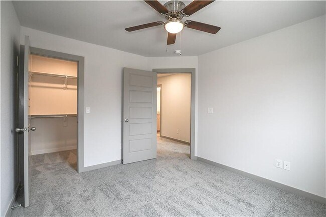 Building Photo - 3410 SW Vel Mews