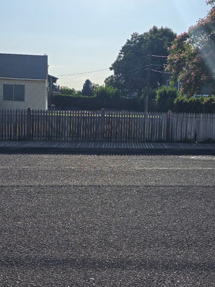 Building Photo - 804 N 24th Ave