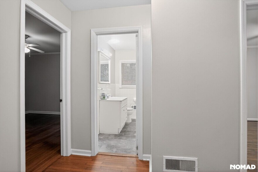 Building Photo - 2644 Pineland Ave