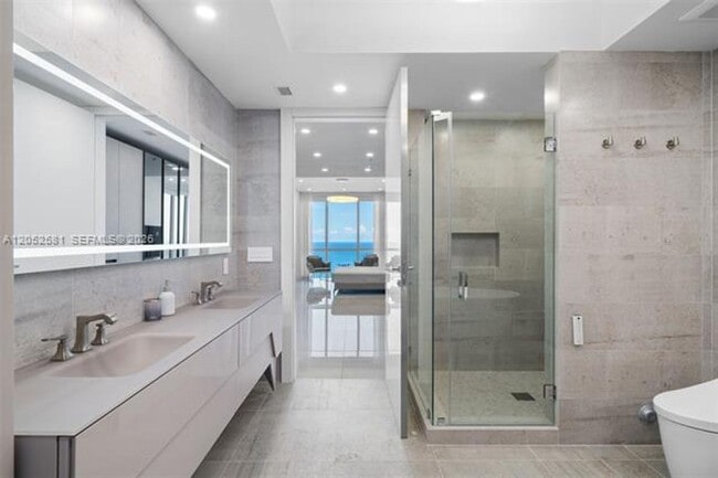 Building Photo - 18201 Collins Ave