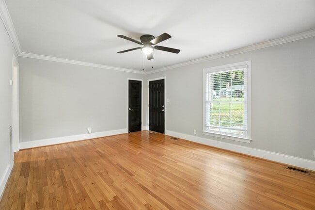 Building Photo - 332 Seneca Pl