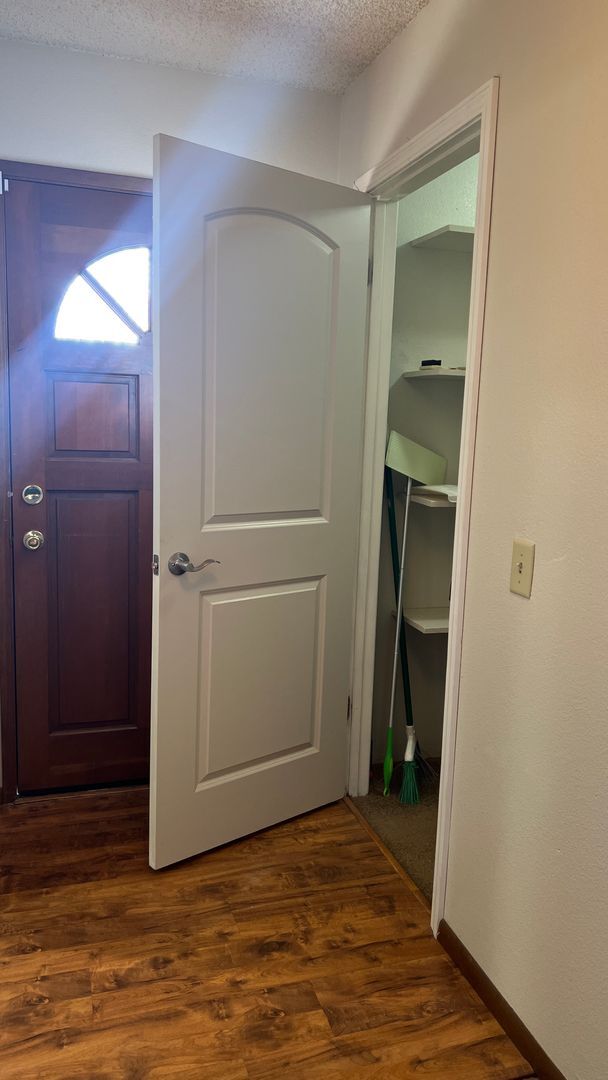 Building Photo - Two Bedroom Two bath home with attached Ga...
