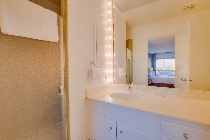 Building Photo - 8143 La Jolla Scenic Dr N