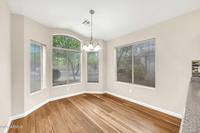 Building Photo - 3124 E Roveen Ave
