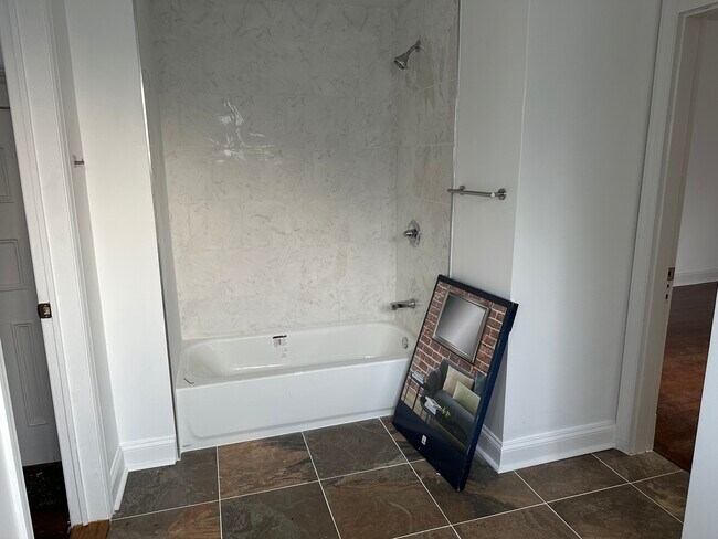 Building Photo - 274 Summit Ave