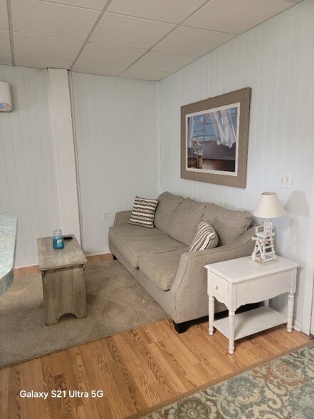 Building Photo - 514 Cypress Dr