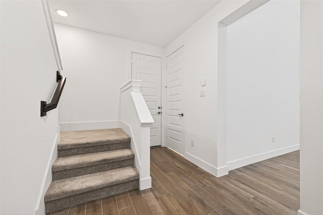 Building Photo - 7218 Grassland Vis Ln