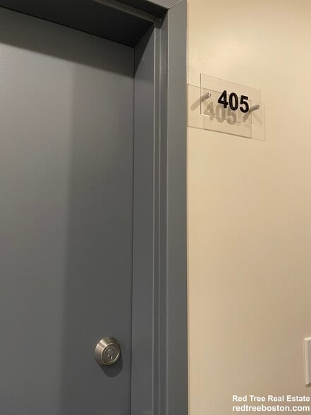 Building Photo - 1028a Commonwealth Ave