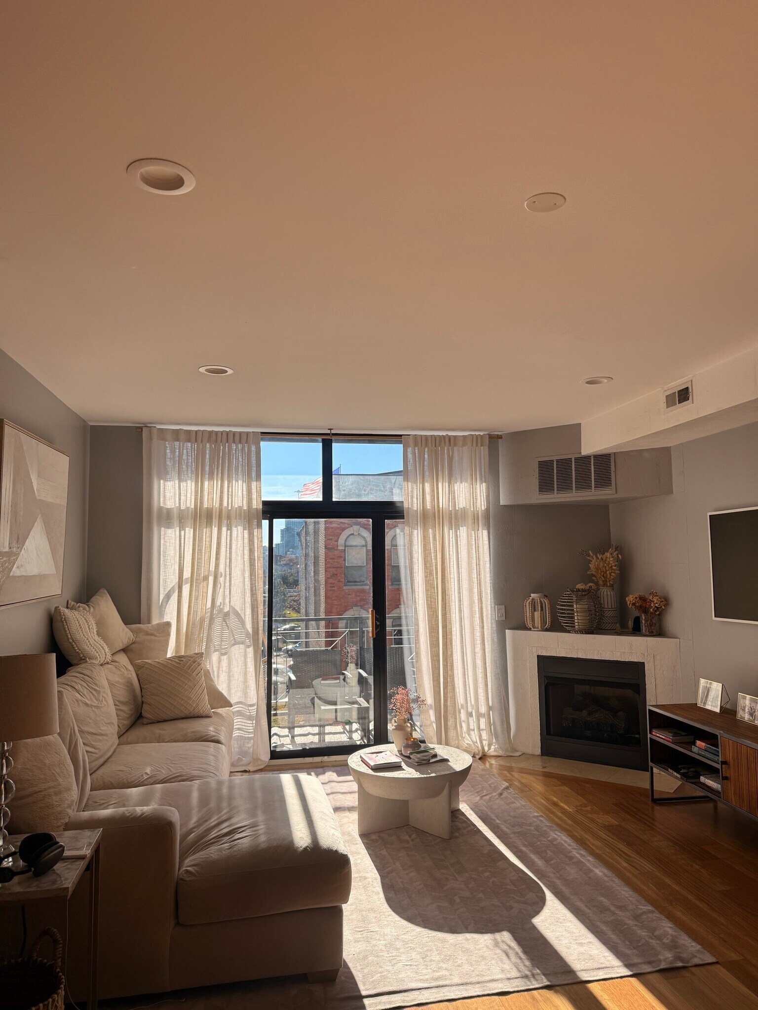 Building Photo - 651 N Milwaukee Ave