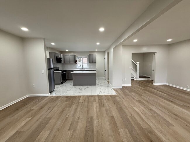 Building Photo - 255 N 1st Ave