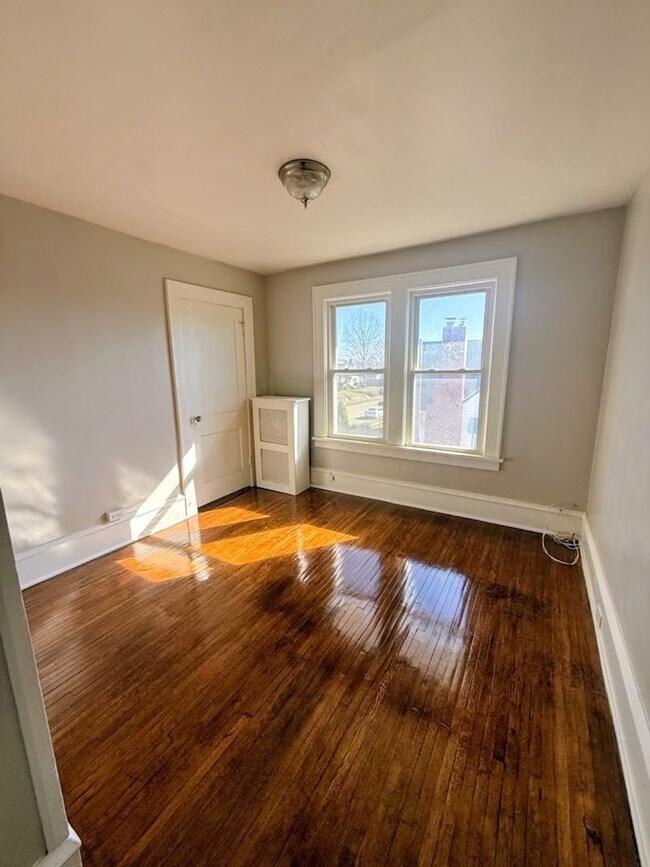 Building Photo - 3300 6th St SW