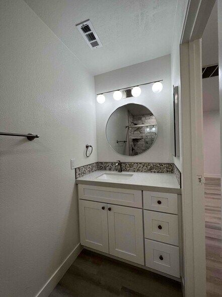 Building Photo - 2812 N Auburn Cir