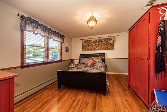 Building Photo - 70 Ivy Rd