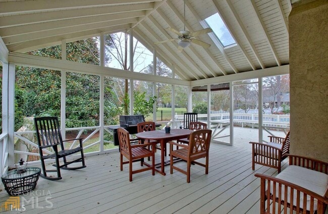 Building Photo - 404 Burgess Point