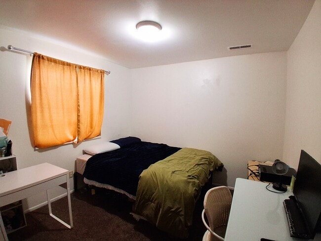 Building Photo - 1728 N 550 W