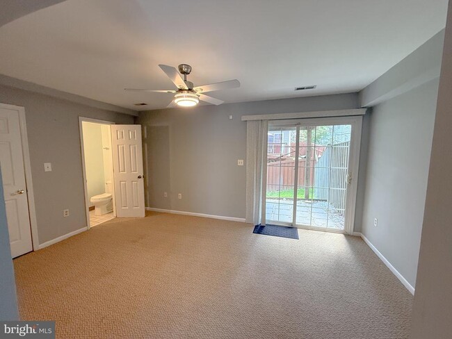 Building Photo - 9424 Sea Breeze Ct