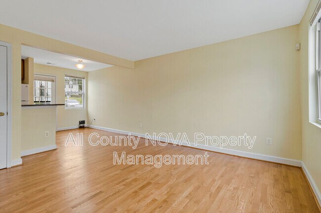 Building Photo - 2511 Kent Town Pl